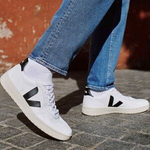 Veja V-10 Sneakers Extra White & Black Leather